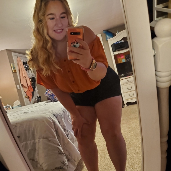 Meet your Posher, Shawna - Picture 2 of 3